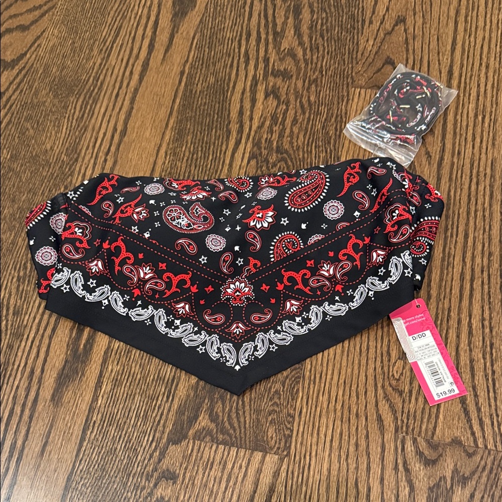 Black Bandana Print Triangle Scarf - Red & White Paisley